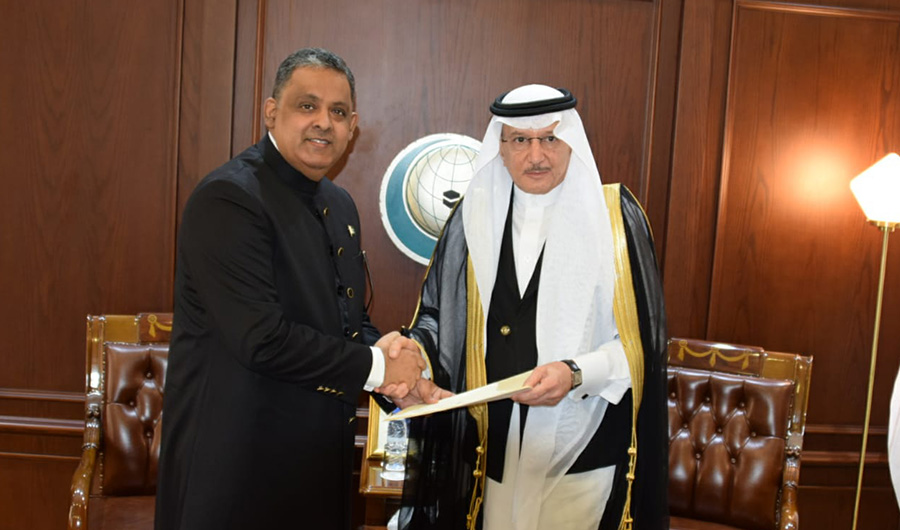 Ambassador Rizwan Saeed Sheikh, Pakistan's newly-appointed Permanent Representative to the Organization of Islamic Cooperation (OIC), is seen here in a meeting with the OIC's Secretary General Dr. Yousaf bin Ahmed Al-Othaimeen, in Jeddah on Monday. (Pic courtesy – Pakistan Consulate in Jeddah).