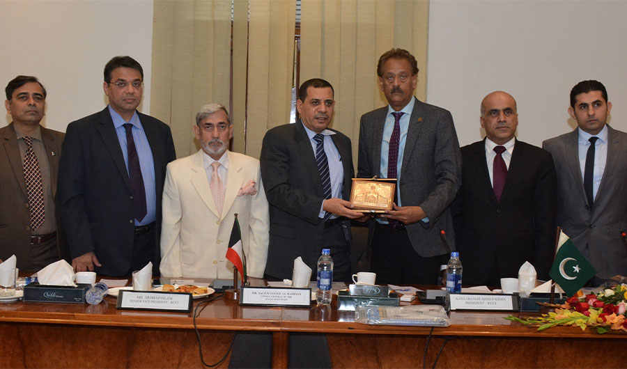 Karachi Chamber of Commerce and Industry (KCCI) president Agha Shahab Ahmed Khan presents a crest to Kuwait Consul General Salem Yousif Al-Hamdan during a meeting in Karachi on December 3, 2019. (Photo courtesy of KCCI)