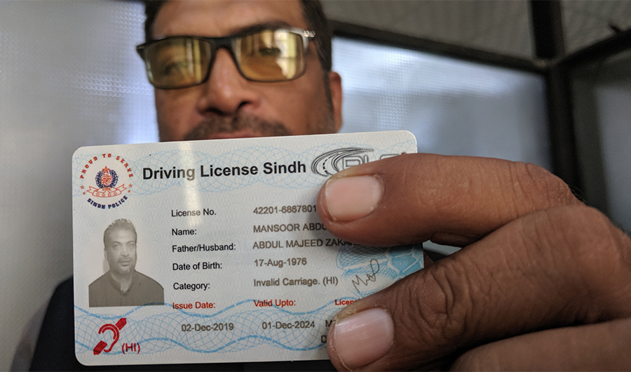 Mansoor Abdul Majeed shows his driver’s license to Arab News on December 6, 2019. (AN photo)