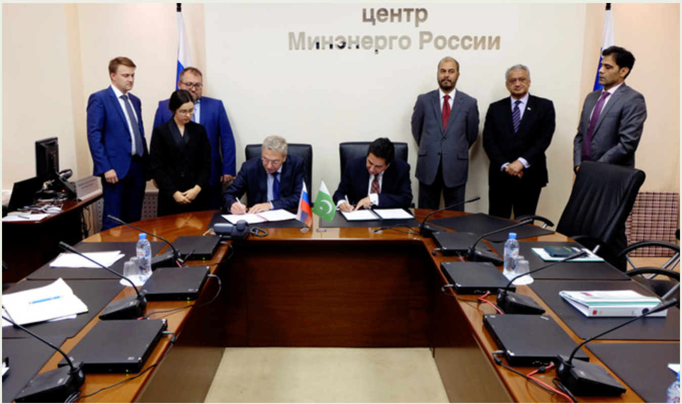 Russian Deputy Energy Minister Anatoly Yanovsky and Pakistan's Ministry of Energy Additional Secretary Sher Afgan Khan sign a memorandum of understanding in Moscow, Russia on Sept. 27, 2018. (Photo by Russian Energy Ministry)