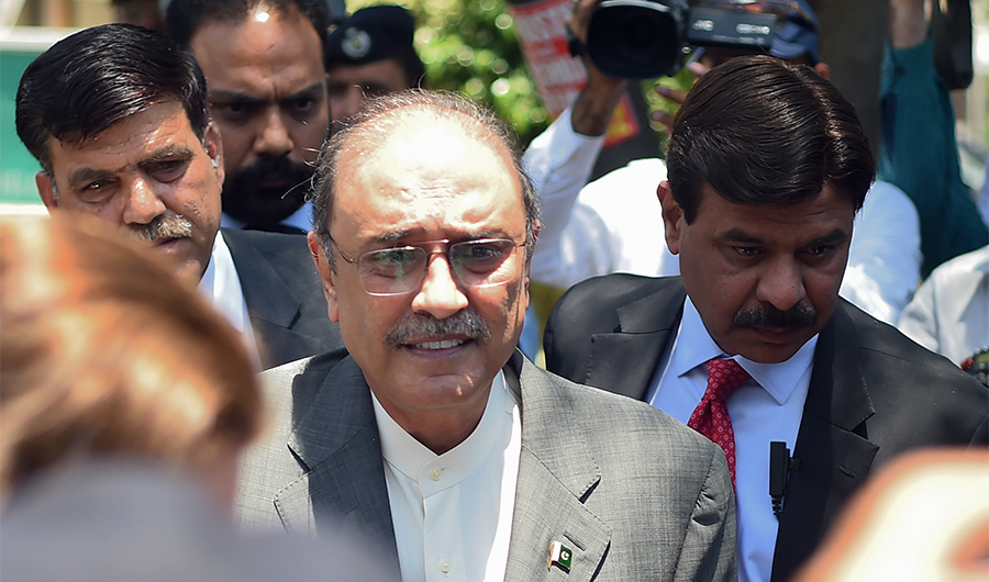 Former Pakistani president Asif Ali Zardari (center) arrives for his bail appeal at the Islamabad High Court on June 10, 2019. (AFP)