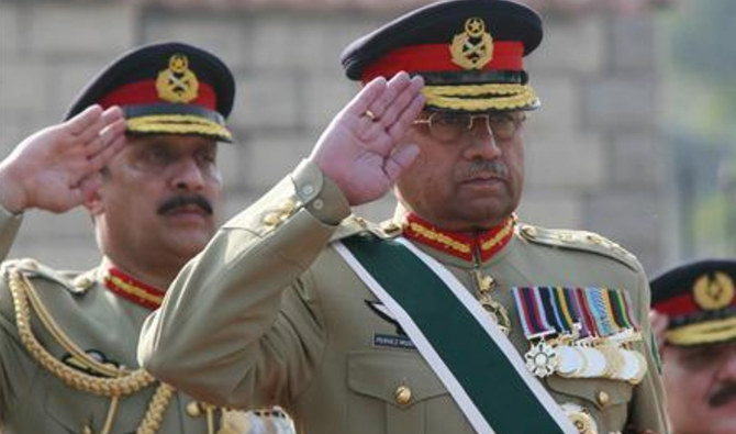 Pakistan's former president General Pervez Musharraf salutes during the playing of Pakistan's national anthem at the Joint Staff headquarters in Rawalpindi, Pakistan. November 27, 2007. (REUTERS/ File photo)