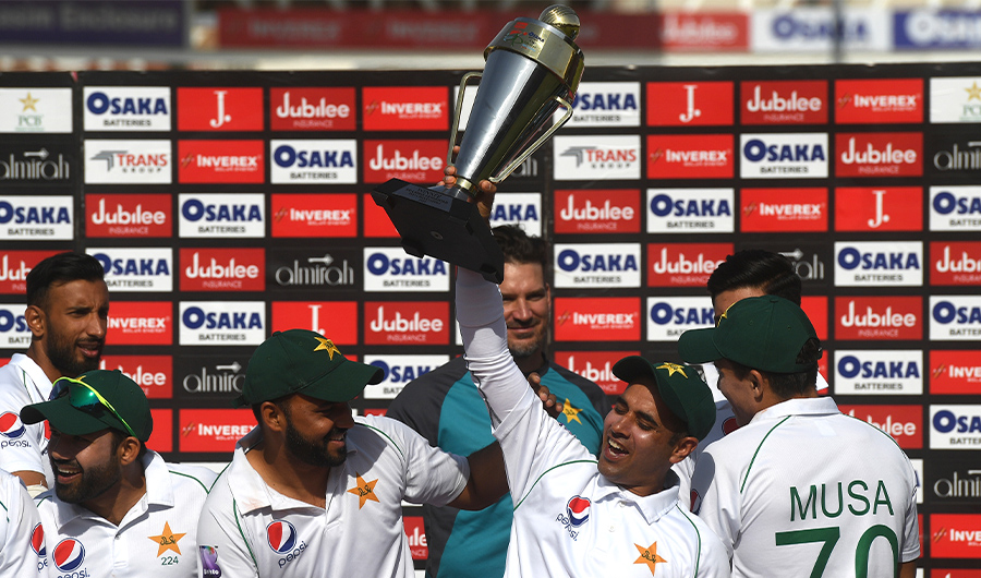 Pakistan's cricketer Abid Ali (2R) holds a trophy along with captain Azhar Ali (3L) after winning the second Test cricket match between Pakistan and Sri Lanka at the National Cricket Stadium in Karachi on December 23, 2019. (AFP)