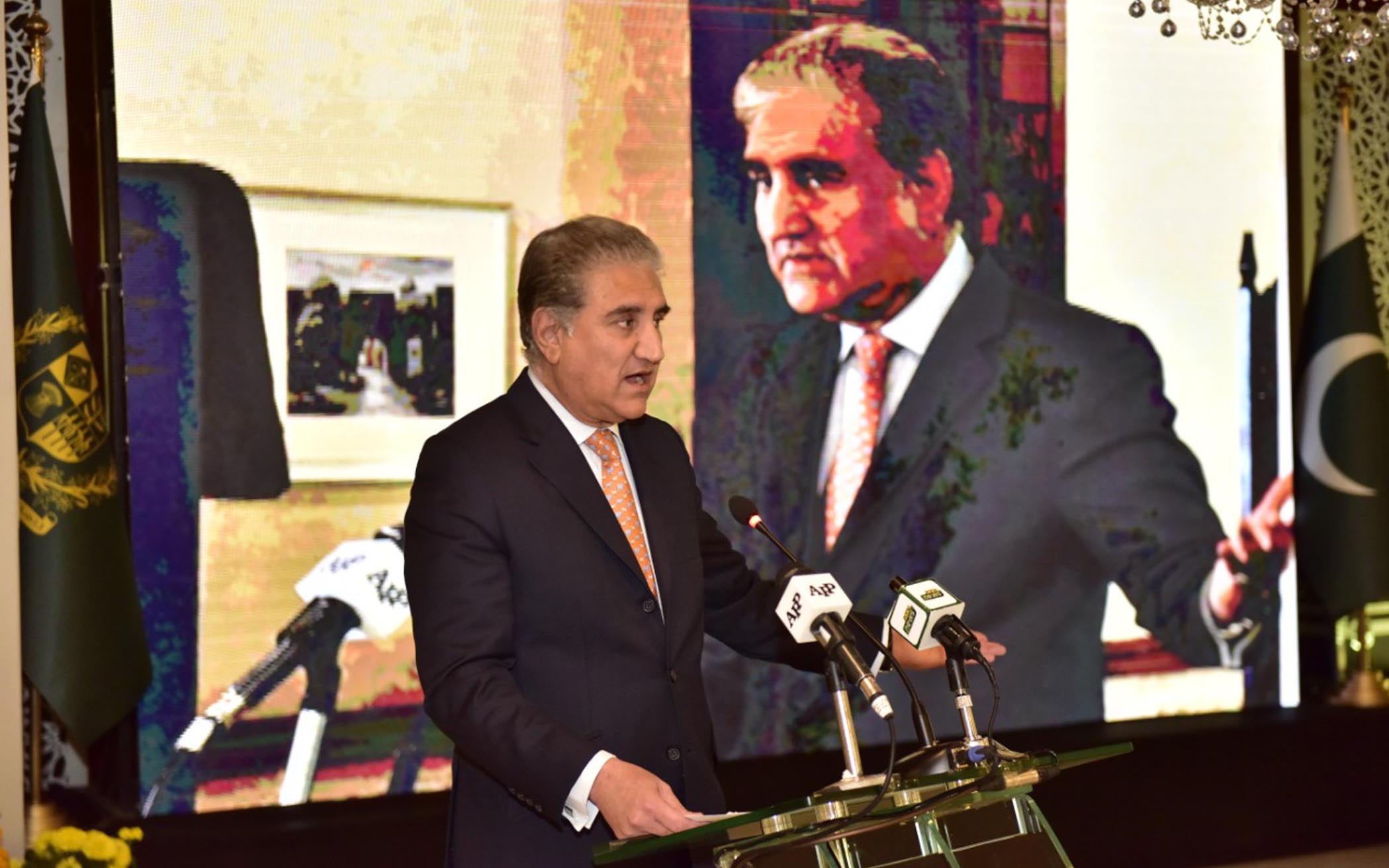 Foreign Minister Shah Mahmoud Qureshi speaks to reporters at the Foreign Office in Islamabad, Dec. 6, 2019. (PID photo)
