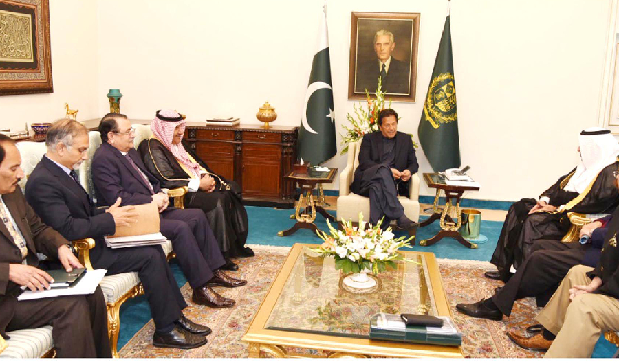 Prime Minister Imran Khan meeting with Chairman Al-Tamimi Group of Companies of Saudi Arabia Sheikh Tariq Ali Abdullah Al-Tamimi at Islamabad on 24th December, 2019. (PID)