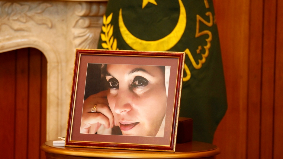 A portrait of assassinated Pakistani Prime Minister Benazir Bhutto is displayed atop a table in Islamabad. (Reuters/ File Photo)