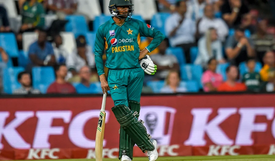 Pakistan's Shoaib Malik waits for the TV umpire's decision on his run out during the 3rd T20I cricket match between South Africa and Pakistan at the SuperSport Park Stadium on February 6, 2019 in Pretoria. (AFP)