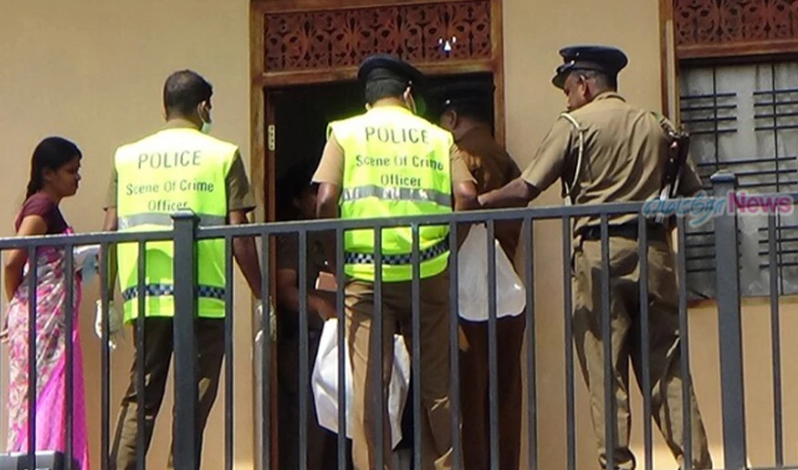 Srilankan police investigate the crime scene in Negombio on Dec. 25, 2019. (Photo credit: Metro News)