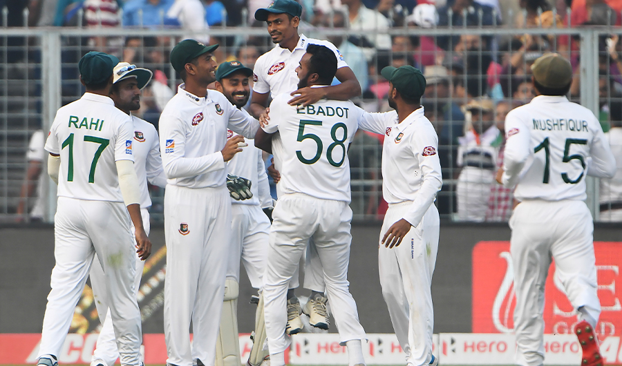 Bangladesh's Taijul Islam (top C) celebrates with teammates after taking the catch of India's captain Virat Kohli during the second day of the second Test cricket match of a two-match series between India and Bangladesh at the Eden Gardens cricket stadium in Kolkata on November 23, 2019. (AFP)