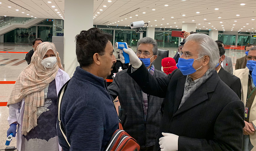 Special Assistant to Prime Minister on National Health Services Dr. Zafar Mirza observed precautionary measures taken at Islamabad airport on January 24, 2020. (Photo by health ministry)