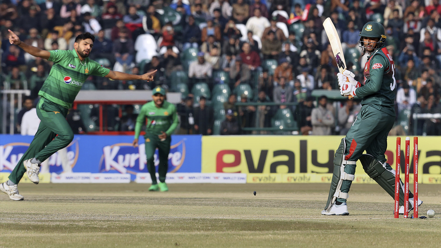 Pakistan's pacer Haris Rauf, left, celebrates after taking the wicket of Bangladesh batsman Mahmudullah, right, during their second T20 cricket match at Gaddafi stadium in Lahore on Jan. 25, 2020. (AP)