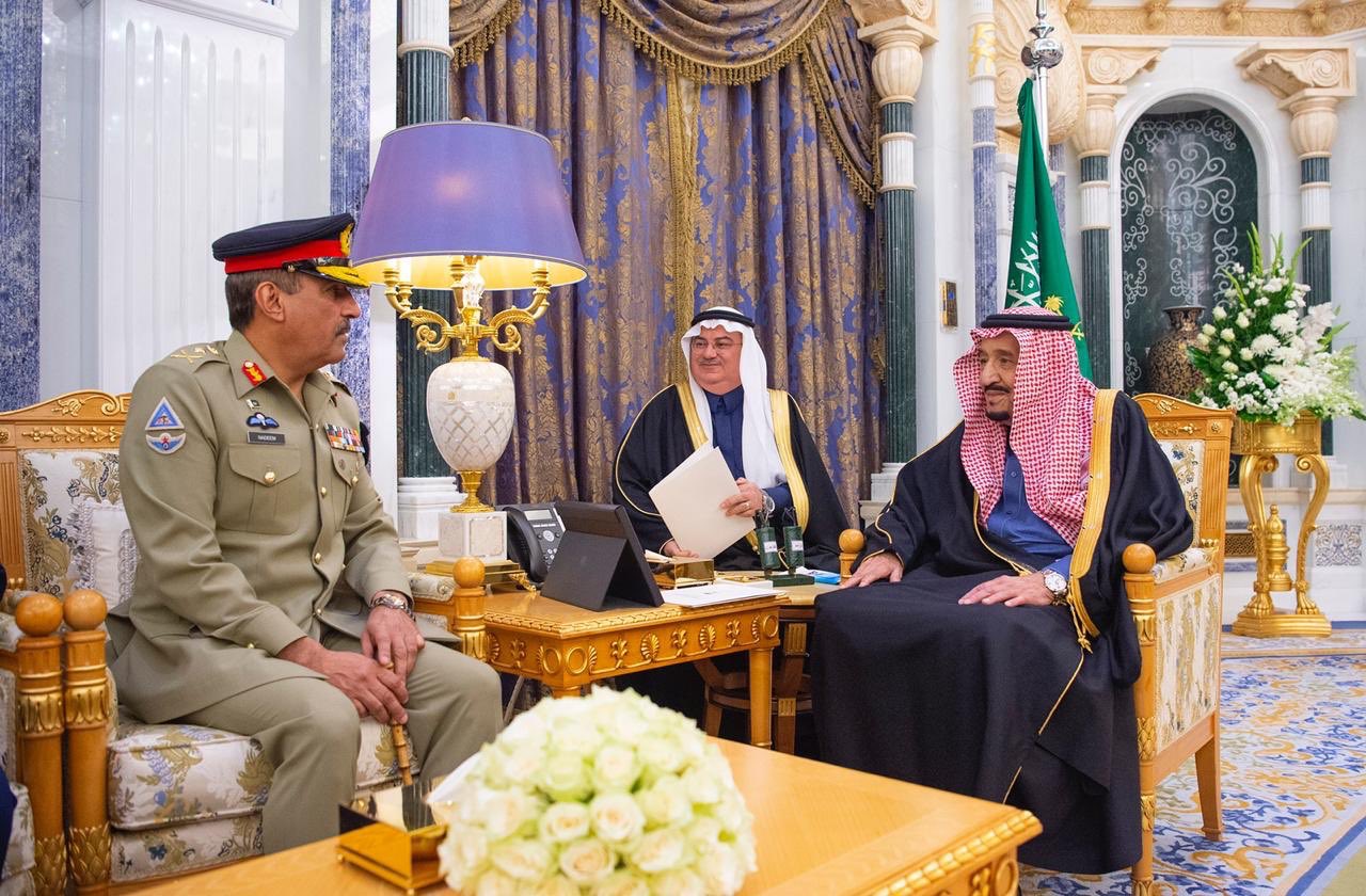 Pakistan’s Chairman of the Joint Chiefs of Staff Gen Nadeem Raza meets with Saudi King Salman on Tuesday January 28, 2019. (Photo Courtesy – SPA)