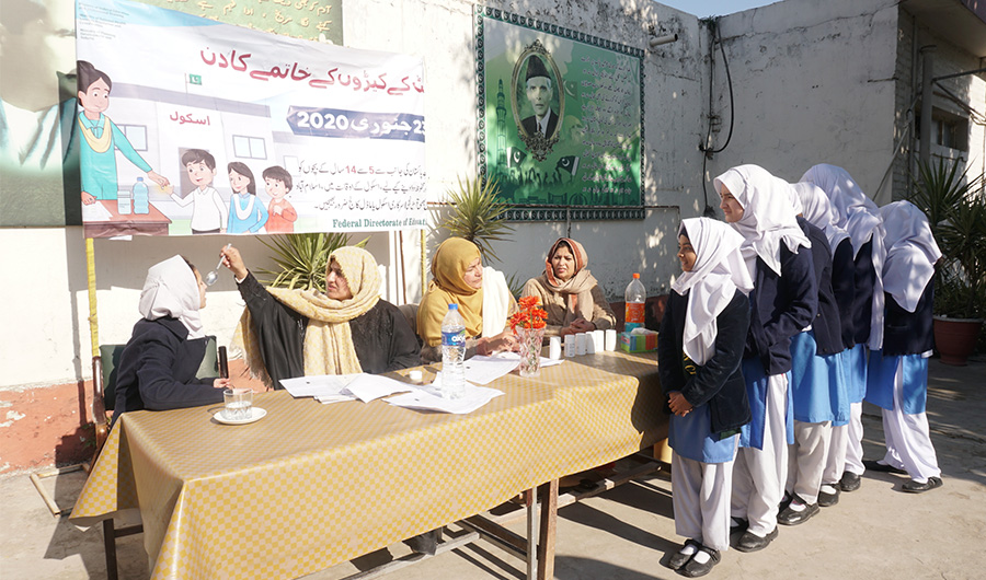 In this image taken on January 30, 2020, children in Pakistani school are being vaccinated by a team of paramedics of UAE-based philanthropic organization Dubai Cares. (Photo by Emirates News Agency)