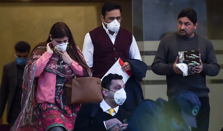 People wear protective face masks in Islamabad on Jan. 30, 2020. (AFP)