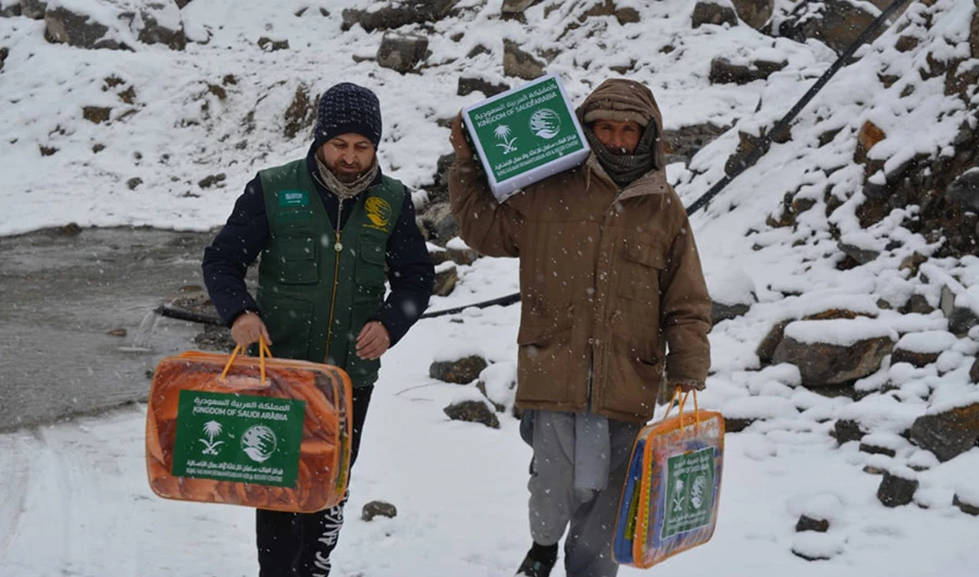 Residents of Astor district in Gilgit-Baltistan receive winter kits from KSRelief. (Photo courtesy: KSRelief)