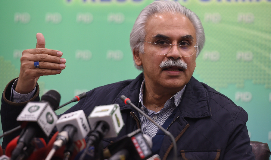 Doctor Zafar Mirza, special assistant to Pakistan Prime Minister on health, briefs media representatives on the coronavirus, a virus similar to the SARS pathogen, in Islamabad on February 1, 2020. (AFP)