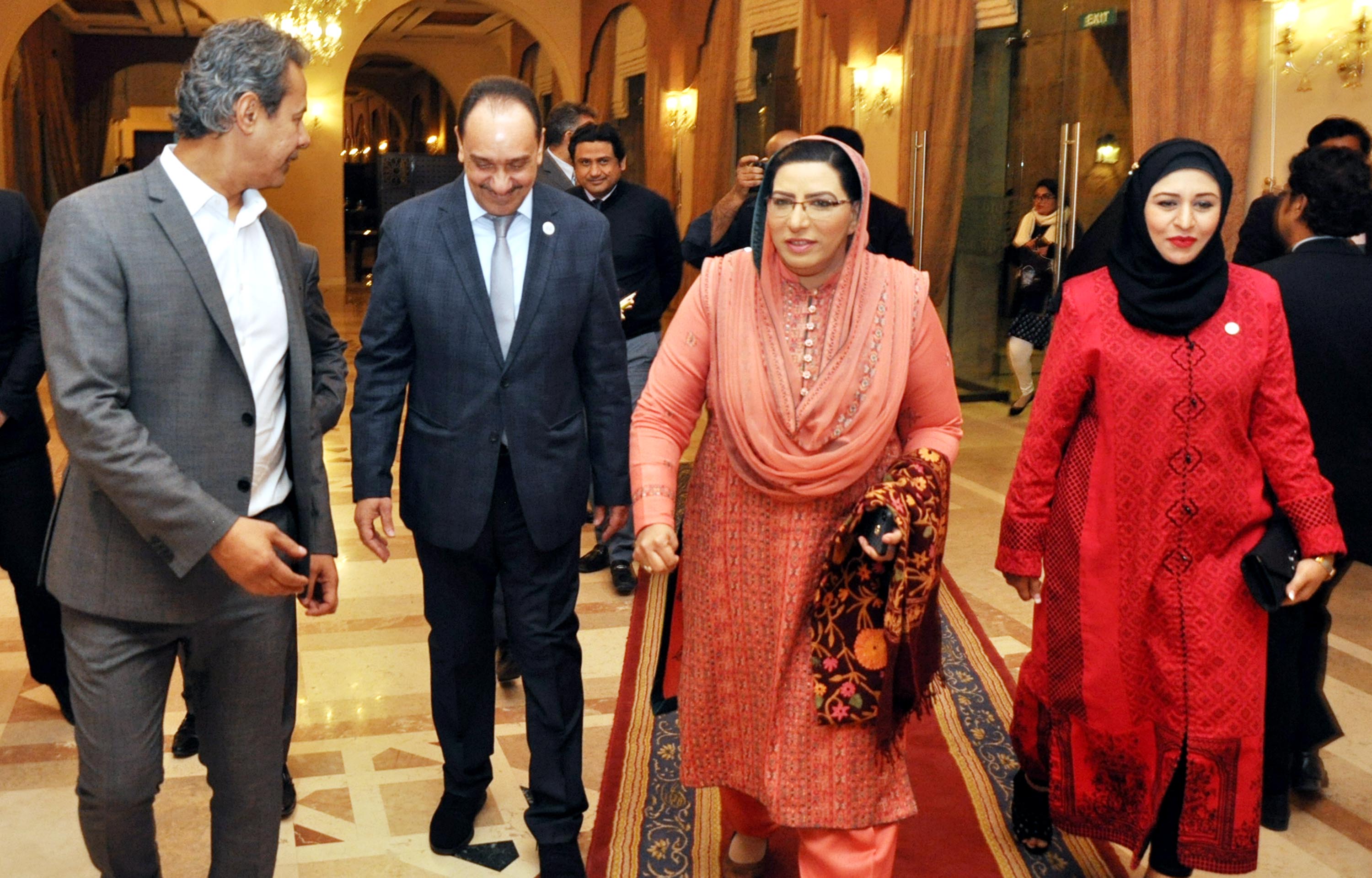 Arab News' Southeast Asia Bureau Chief Baker Atyani (L), Deputy Editor-in-Chief Arab News Tarek Mishkhas (second from left) and Managing Editor Javeriah Abbasi received SAPM Firdous Ashiq Awan (R) at the second anniversary of Arab News Pakistan edition in Islamabad on February 6, 2020. (AN Photo)