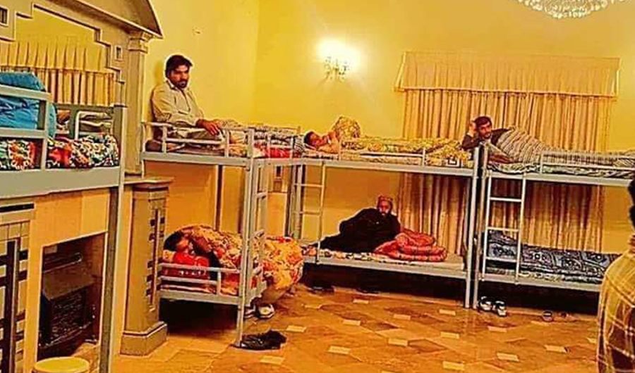 In this photo, homeless people are seen in a room in Ishaq Dar's house which was turned into Panahgah (Shelter) by government on Feb 7, 2020. (Photo courtesy: social media)