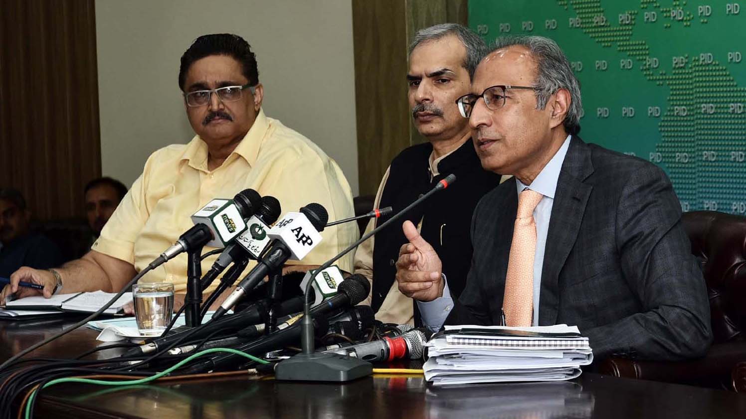 This file photo shows Adviser to the Prime minister on Finance and Revenue Dr Abdul Hafeez Shaikh addressing a press conference at Media Centre PID on Sept. 15, 2019. (PID)