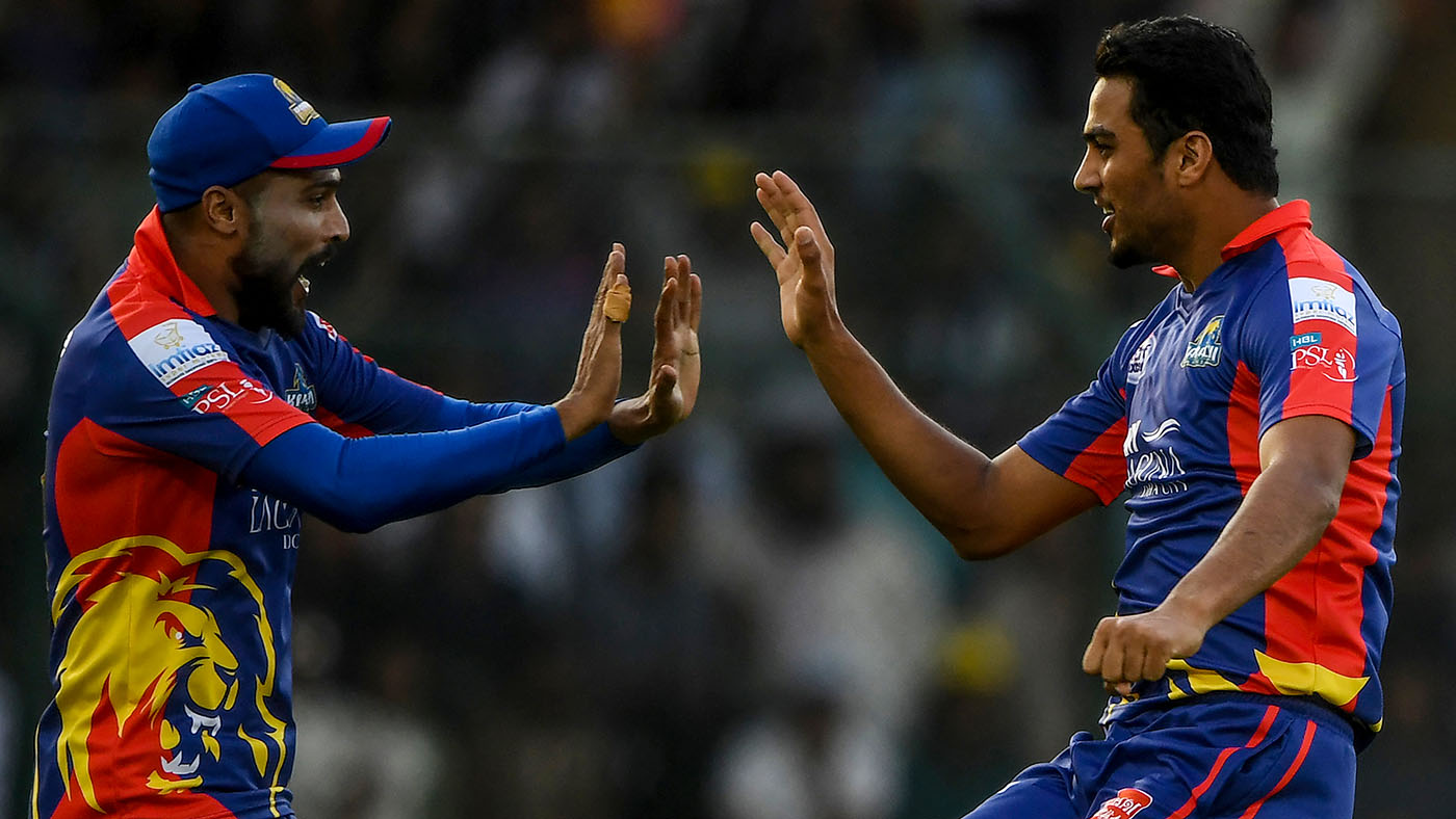 Karachi Kings' Arshad Iqbal, right, and Mohammad Amir celebrate after the dismissal of Peshawar Zalmi's Shoaib Malik during the Pakistan Super League (PSL) T20 cricket match between Peshawar Zalmi and Karachi Kings at the National Cricket Stadium in Karachi on Feb. 21, 2020. (AFP)