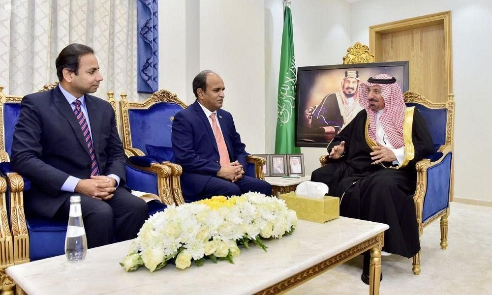 Pakistan’s Consul General in Jeddah Khalid Majid meets with Governor of Najran Prince Jalawi bin Abdulaziz bin Musaed at his office in Najran on February 26, 2020. (Courtesy: Pakistan Consulate in Jeddah)