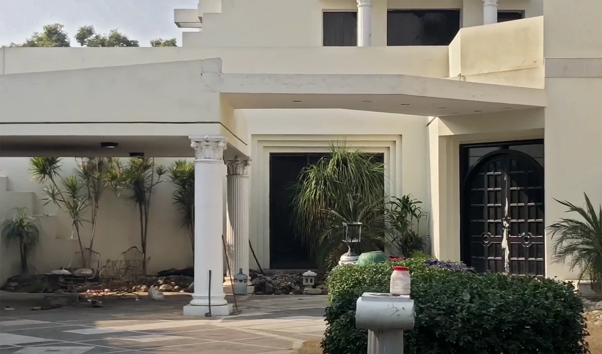 This undated file photo shows former finance minister Ishaq Dar's residence in Lahore. (Screen grab: Independent Urdu)