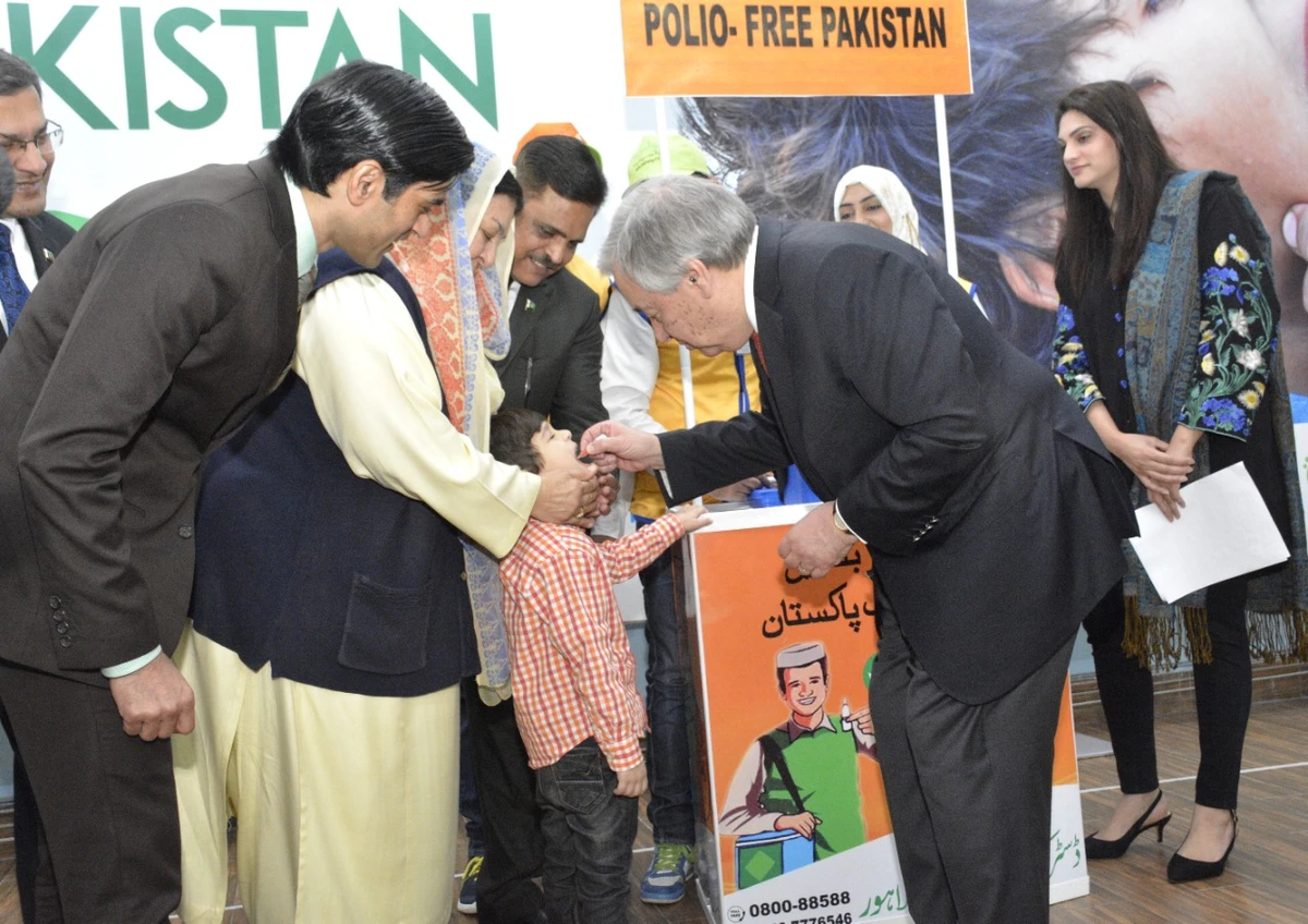 United Nations Secretary General Antonio Guterres administers polio drops to a child at a private school in Lahore on Feb. 18, 2020. (PID)