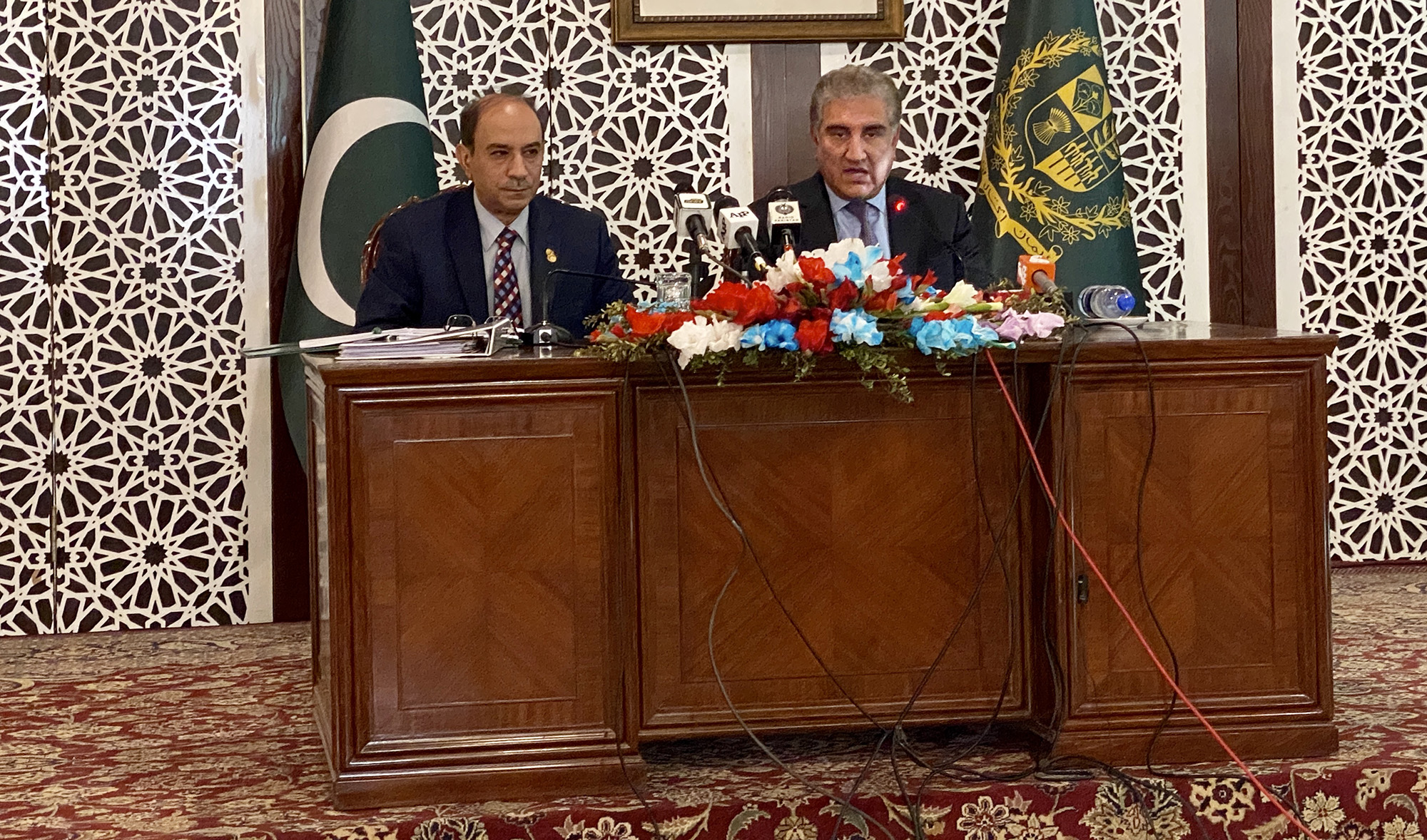 The Organization of Islamic Cooperation’s Special Envoy for Jammu and Kashmir Ambassador Yousef M. Al Dobeay is addressing a joint press conference with Pakistan’s Foreign Minister Shah Mahmood Qureshi in Islamabad on March 3, 2020. (PID)