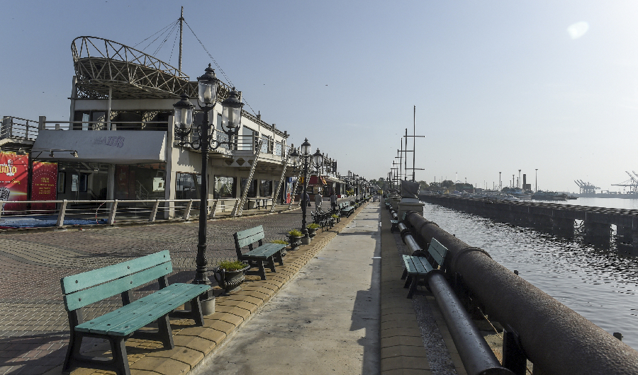 Men walk beside closed restaurants after a public ban imposed by the national authorities amid concerns over the spread of the COVID-19 novel coronavirus, in Karachi on March 18, 2020. (AFP)