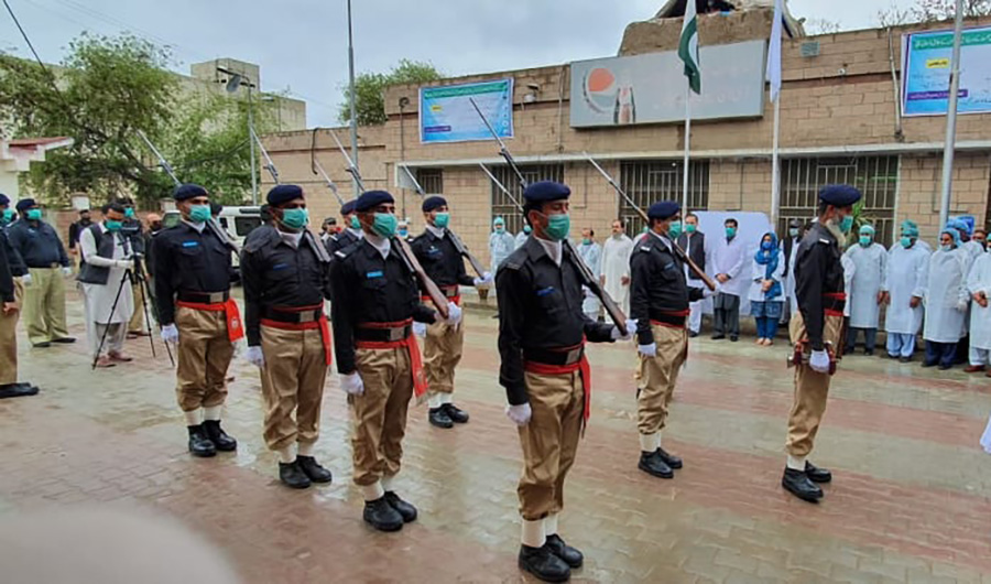 Police present guard of honor to doctors & paramedics at DHQ hospital, Dera Ismail Khan on March 27, 2020, to recognize services rendered by the health staff battling against the coronavirus outbreak in Pakistan. (Photo courtesy: PTI, DI KHAN)