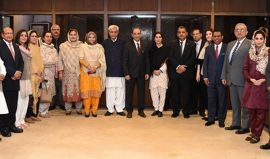 Chairman Syed Fakhar Imam and members of parliamentary committe on Kashmir in a group photo with delegation led by Mr. Yousaf Aldobeay, special envoy of the OIC Secretary General on Kashmir at Parliamentary house on 2nd March, 2020. (PID Photo)