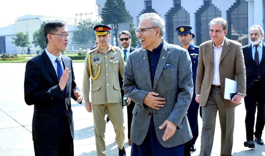 President Arif Alvi departing for China at Nur Khan airbase on March 16, 2020. (PID)