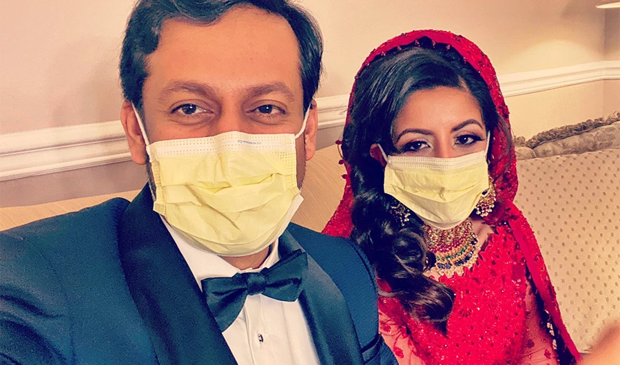 Pakistani-American physician, Dr. Kashif Chaudhry posted a wedding selfie with his wife on twitter. (Coruesty: Pakistani-American physician, Dr. Kashif Chaudhry twitter)