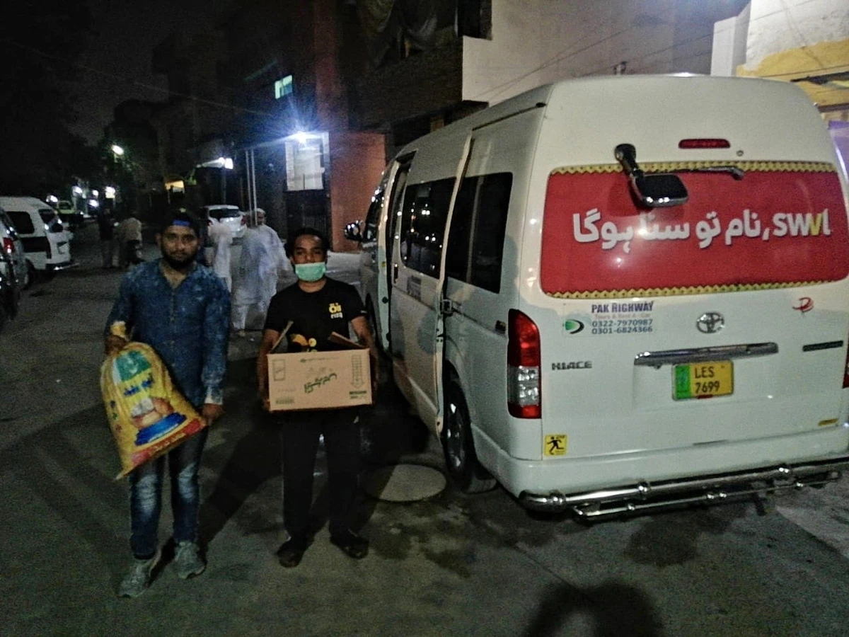 Egyptian transportation company Swvl and representatives of Rizq are distributing food packages in Lahore on March 23, 2020. (Photo courtesy: Rizq)