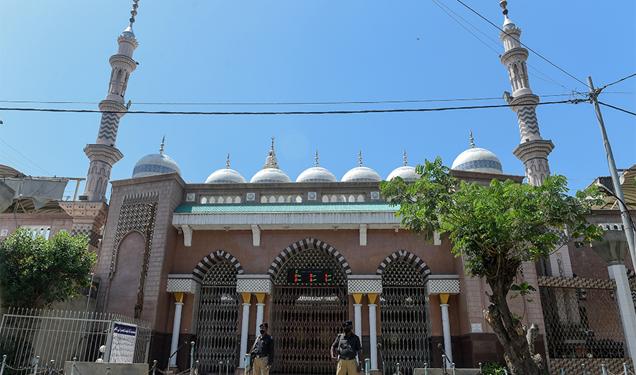 Policemen stand guard outside a mosque during a government-imposed nationwide lockdown as a preventive measure against the COVID-19 coronavirus, in Karachi on March 27, 2020. (AFP)