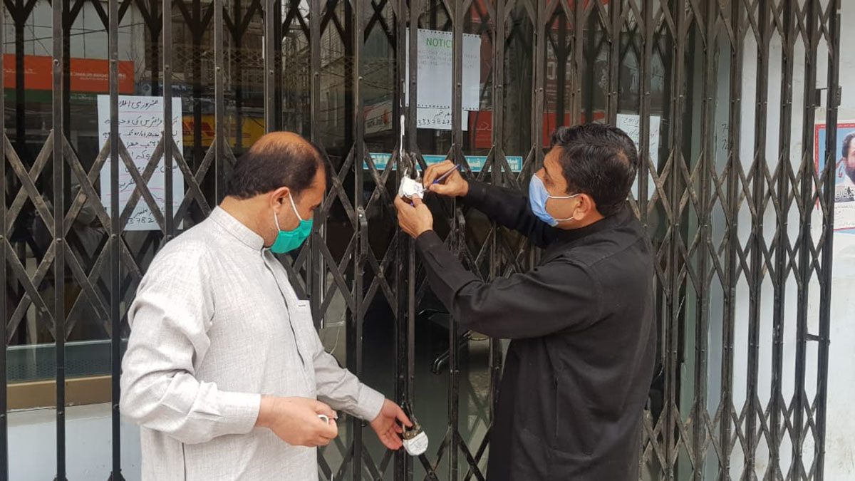 A team of Balochistan’s Special Committee on Health seals the Fayyaz Laboratory in Quetta on March 26, 2020, for illegally conducting unverified coronavirus tests. (Picture Courtesy: Balochistan CM’s Special Committee on Health)