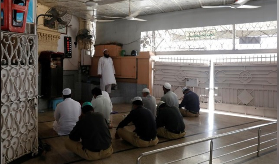 Muslims gather to attend Friday prayer after government limits congregational prayers and ordered to stay home, in efforts to stem the spread of corornavirus disease (COVID-19), in Karachi, Pakistan April 3, 2020. (REUTERS)
