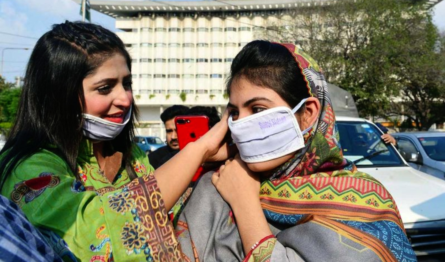 Pakistani females wears face masks to help prevent exposure to the new coronavirus, after Punjab Government has issued orders to closed all educational institutions, parks and all public gathering places to prevent coronavirus in Lahore on Mar 17, 2020. (Photo courtesy: social media)