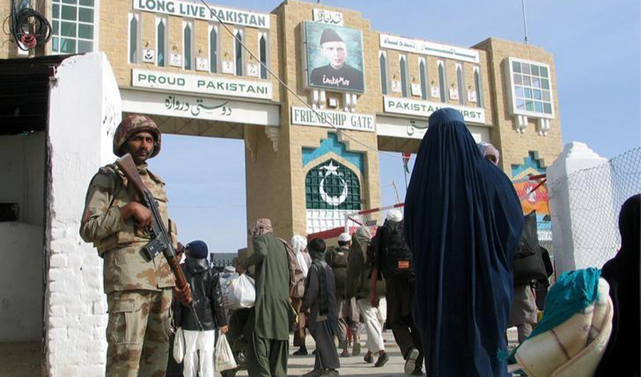 A Pakistani soldier keeps guard at the Friendship Gate, crossing point at the Pakistan-Afghanistan border town of Chaman, Pakistan, March 7, 2017. (REUTERS)