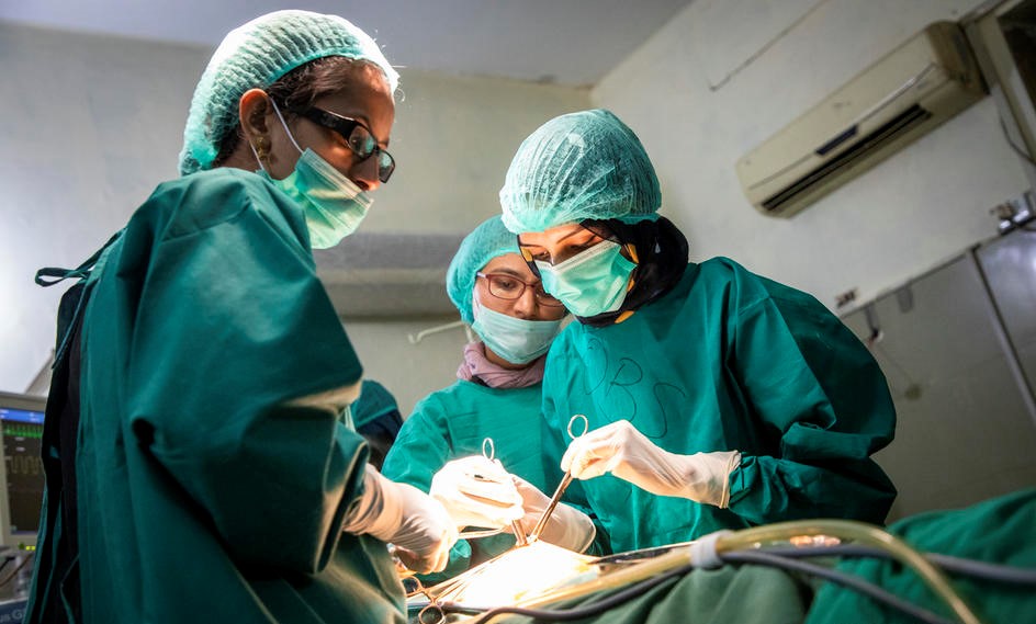 In this undated picture, Dr. Saleema Rehman, an Afghan refugee, can be seen at work at Rawalpindi's 800-bed Holy Family Hospital. (Photo courtesy: UNHCR)