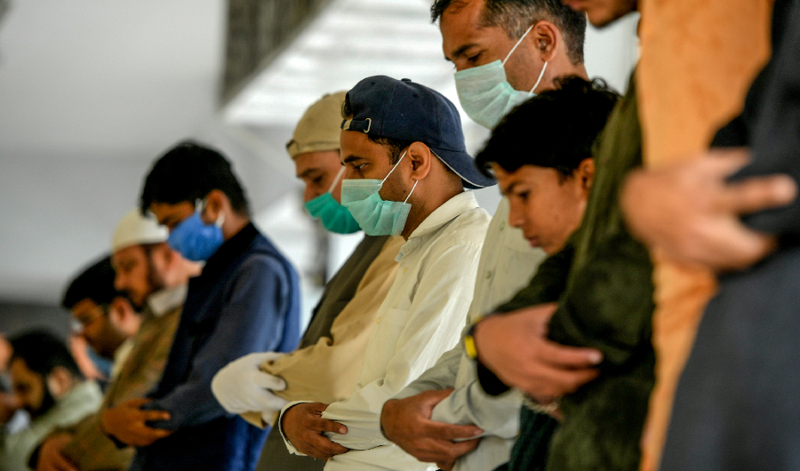 Muslims offer Friday prayers outside a mosque during a government-imposed nationwide lockdown as a preventive measure against the COVID-19 coronavirus, in Islamabad on April 17, 2020. (AFP)