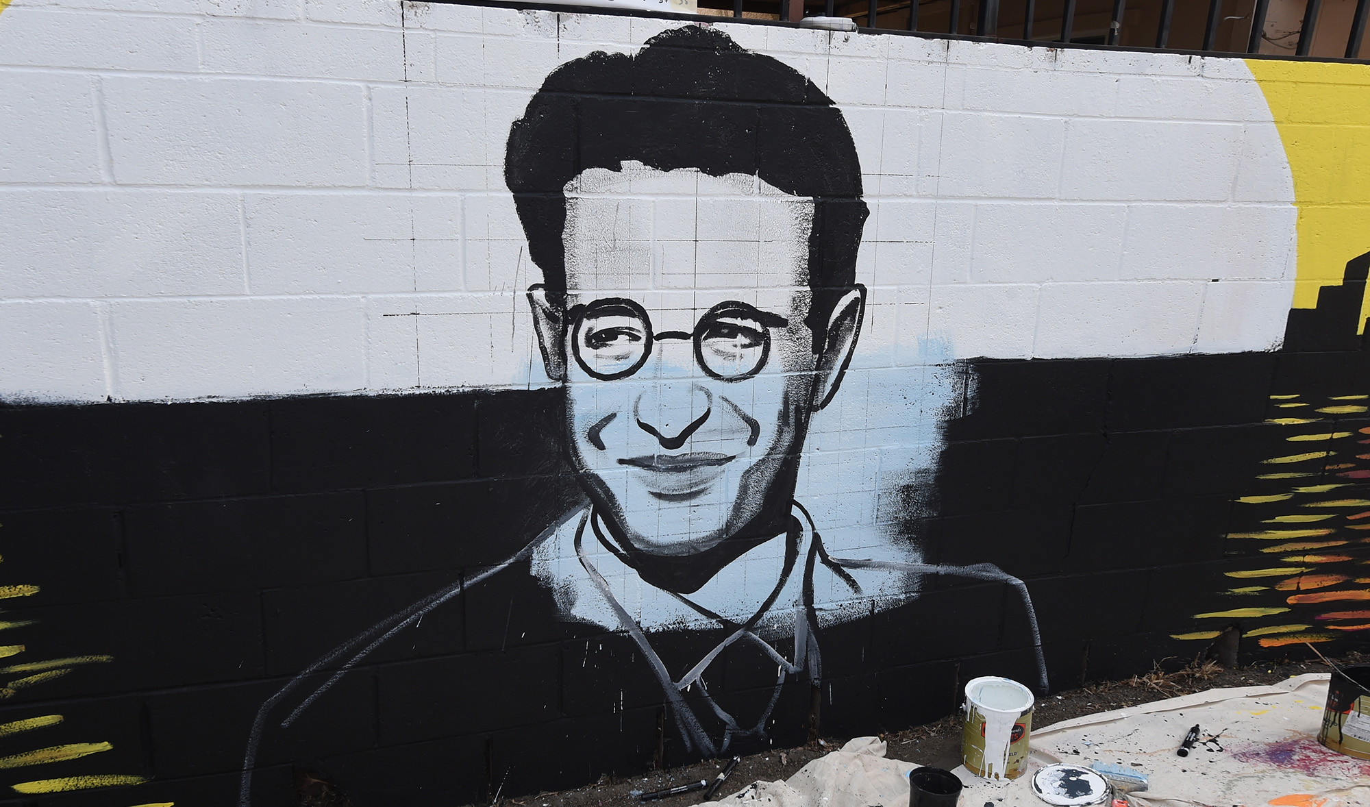 This file photo shows partially completed portrait by artist Levi Ponce for his Memorial Day mural project of slain journalist Daniel Pearl, near his old neigborhood in Los Angeles, California on May 23, 2015. (AFP)
