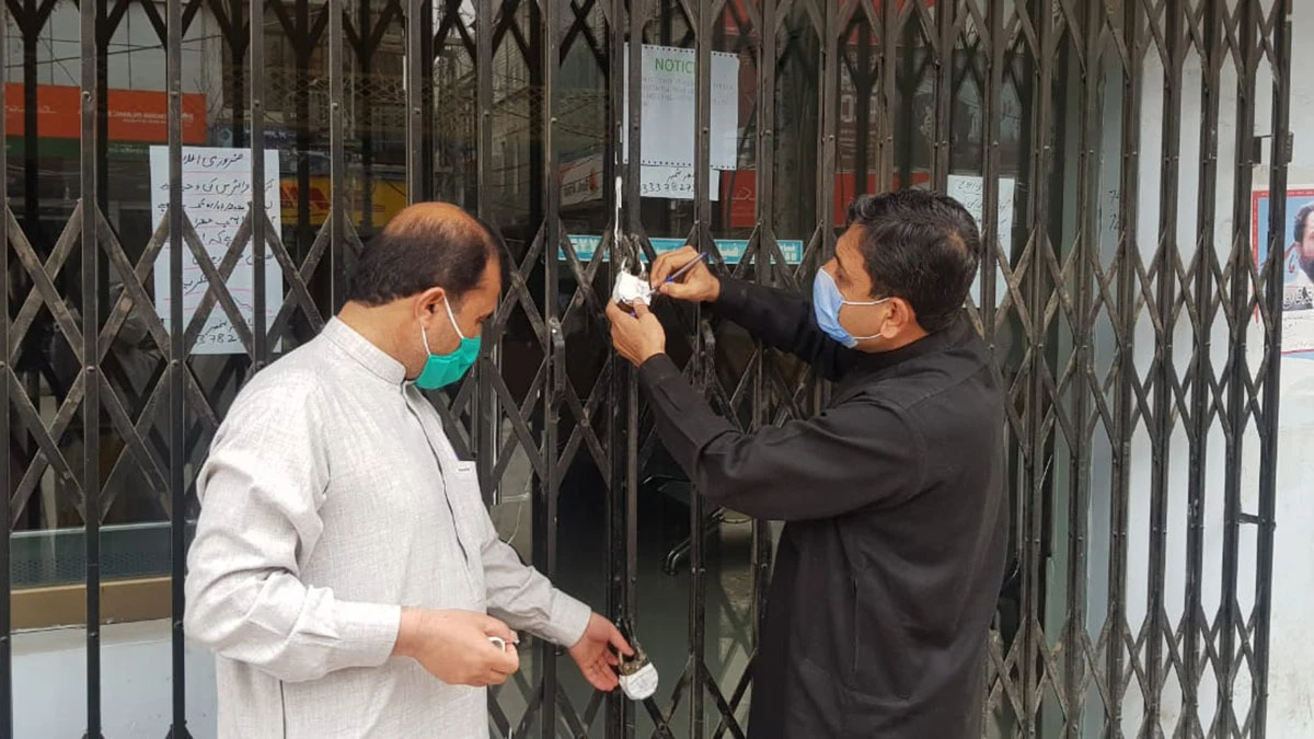 A team of Balochistan’s Special Committee on Health seals the Fayyaz Laboratory in Quetta on March 26, 2020, for illegally conducting unverified coronavirus tests. (Picture Courtesy: Balochistan CM’s Special Committee on Health)