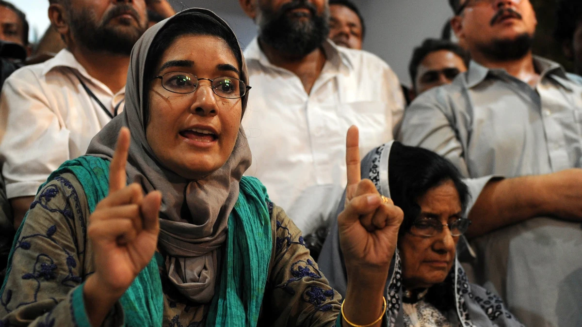 In this file photo, Fowzia Siddiqui, left, sister of US detained Pakistani woman Aafia Siddiqui, speaks during a news conference with her mother Ismat Siddiqui , right, at their house in Karachi on Sept. 23, 2010. (AFP)