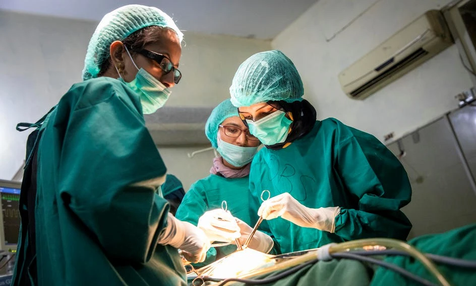 In this undated picture, Dr. Saleema Rehman, an Afghan refugee, can be seen at work at Rawalpindi's 800-bed Holy Family Hospital. (Photo courtesy: UNHCR)