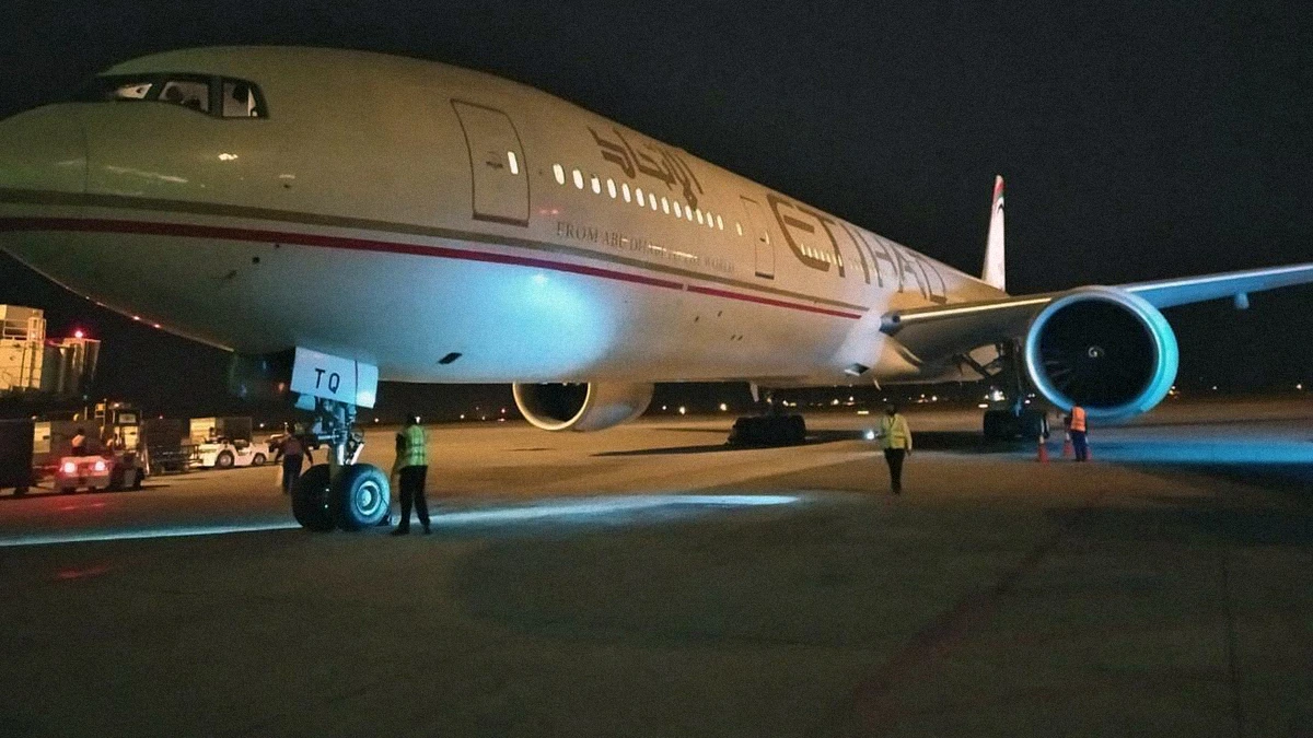 The United Arab Emirates sent an aid plane containing 14 metric tons of medical and food supplies to Islamabad, Pakistan, on April 28, 2020, to help the South Asian state curb the spread of coronavirus. (Photo Courtesy: UAE Embassy in Islamabad)