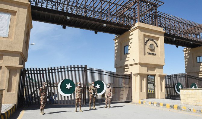 Pakistani soldiers wearing facemasks stand guard at the closed Pakistan-Iran border in Taftan on Feb. 25. (Files/AFP)