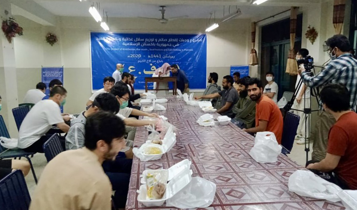 International Islamic University Islamabad faculty members organize iftar on May 19 for their foreign students who have been unable to return to their countries amid ongoing travel restrictions. (AN photo)