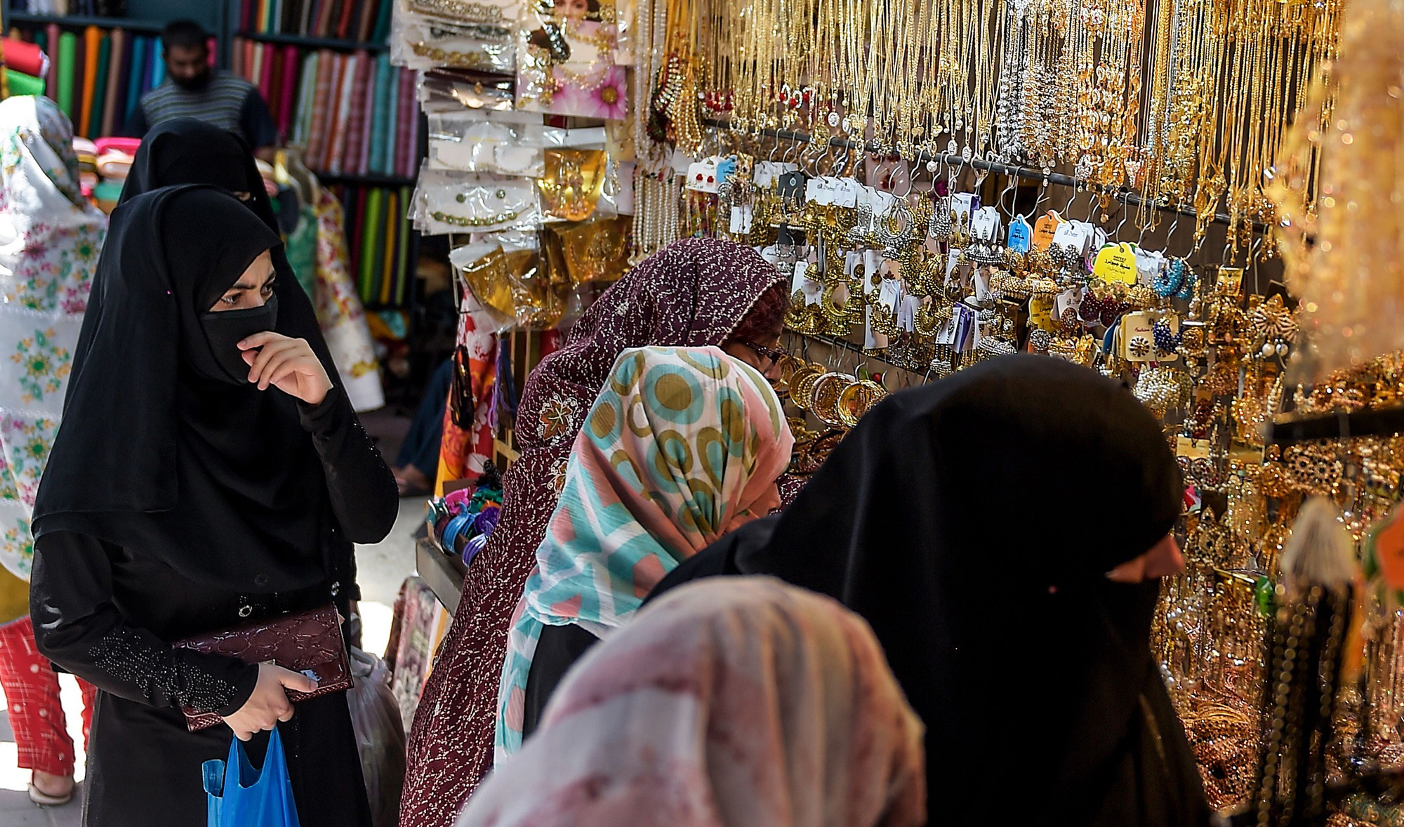 People gather to shop at the Raja Bazar ahead of the Muslim Eid al-Fitr festival in Rawalpindi on May 20, 2020. (AFP)