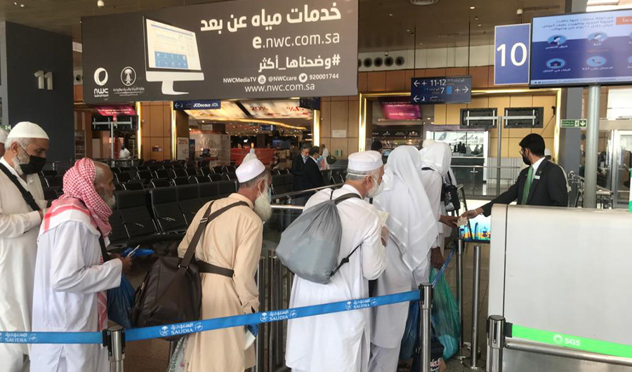 Pakistani umrah pilgirms leaving for Pakistan from Jeddah airport on April 15, 2020. (Photo courtesy: Saudi Consulate Jeddah)
